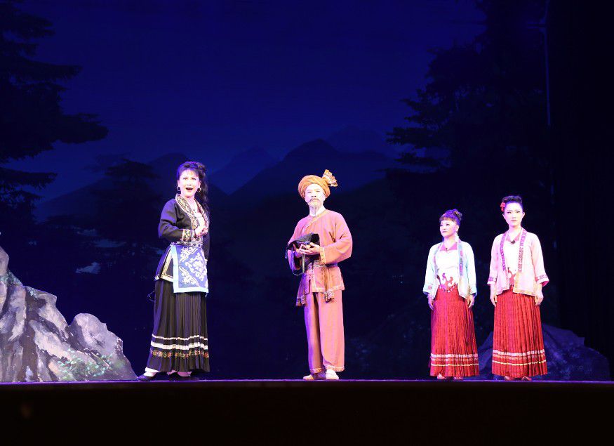 《秦娘美》，黔劇劇目。又名《珠郎與娘美》。黔劇創作組根據梁紹華、梁躍庭的侗戲本《珠郎娘美》 改編。寫侗族...