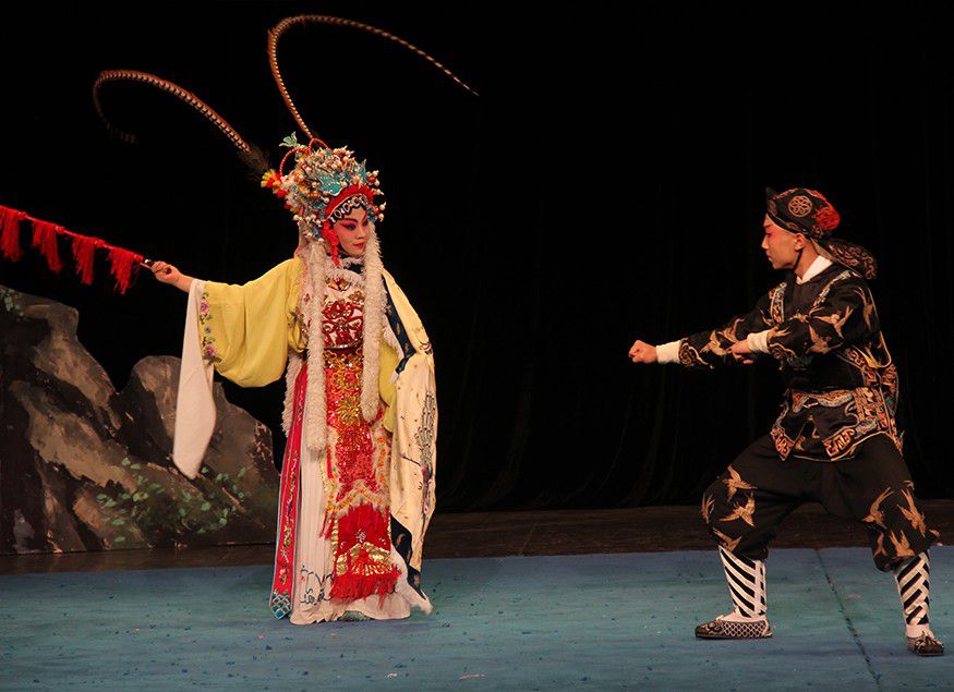 是誰把中原文化傳到匈奴，使之變得繁榮昌盛？是誰舍身救國遠嫁匈奴，才保得漢朝百姓免于戰爭之中？她是在孫蕡詩...