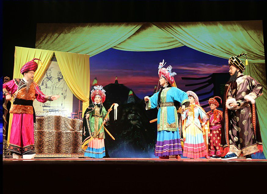 該劇選自曾獲文化部創作一等獎、演出一等獎的劇目《奢香夫人》:明朝年間南疆初定，奢香被馬曄辱打之后，水西四...